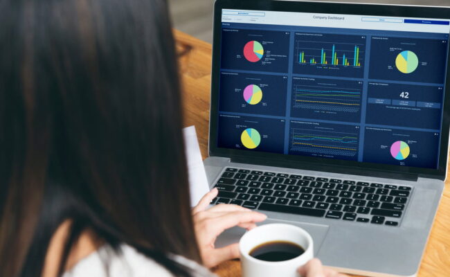 HR professional using the Employee Cycle HR dashboard while haing coffee at her desk